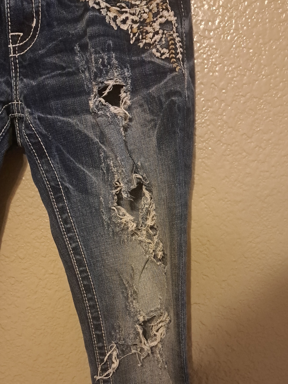 Miss Me Size 27 Signiture Skinn Distressed Dark Blue Embroidered Jeans - Picture 5 of 14